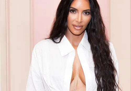 Esto acaba de llegar: Kim Kardashian diseñó una colección nupcial para SKIMS