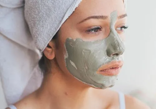 Le migliori maschere per il viso per le esigenze di cura della pelle di ogni futura sposa