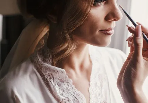 17 Common Mistakes Makeup Artister laver på brude, ifølge proffer