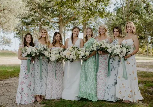 Neatbilstošas ​​līgavas māsas kleitas: kā to skaisti izvilkt