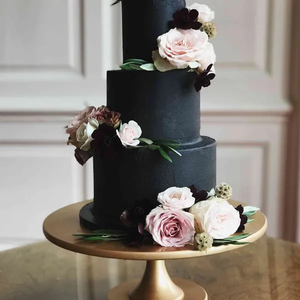 25 Showstopping Black Wedding Cakes