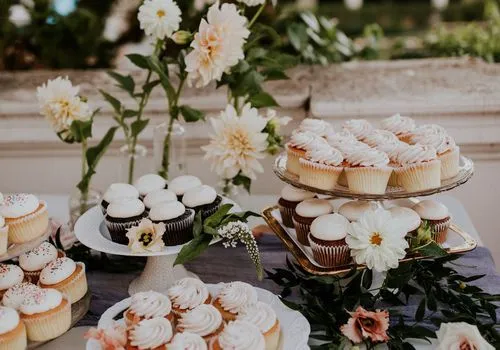 19 Ide Kue Pernikahan Cupcake untuk Tampilan Unik dengan Tren Trendy