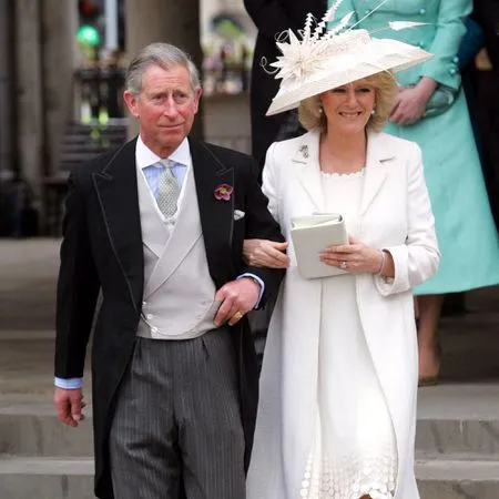 Camilla onthult het ongeluk op de huwelijksdag waardoor koningin Elizabeth moest lachen