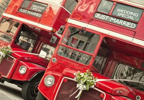 結婚式のゲストのための交通機関について知っておくべきこと