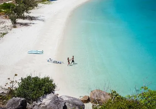 دنیا بھر میں 6 ناقابل یقین جزیرے میں شادی کی جگہیں