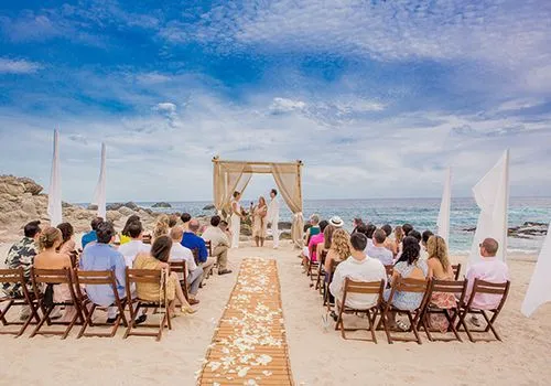 6 choses à savoir sur un mariage à la plage