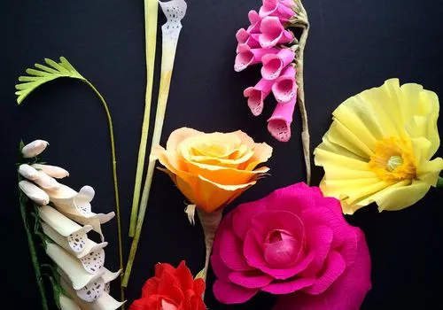 Te papierowe kwiaty ślubne wyglądają całkowicie realistycznie