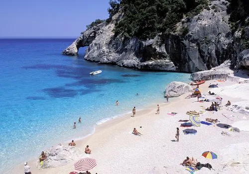 Sardinien ist das Reiseziel für Flitterwochen