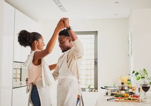 9 nápadov na rande doma, ktoré si v skutočnosti chcete vziať
