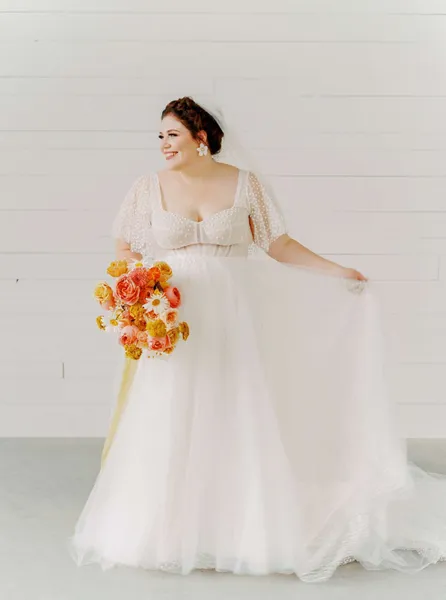   mariée Paige Vaughn en robe de mariée