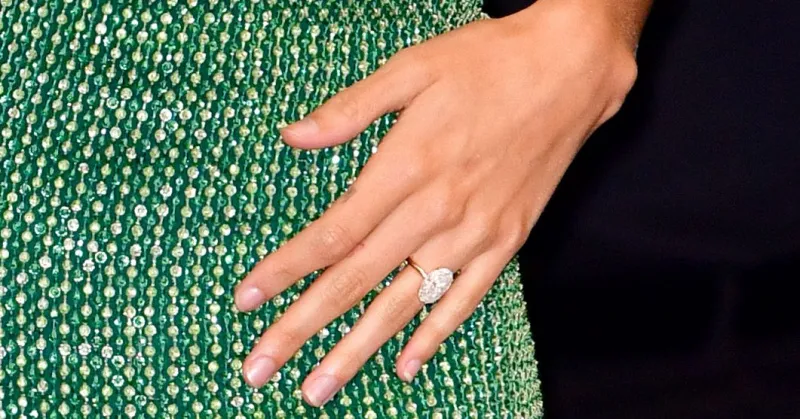  hailey bieber's engagement ring