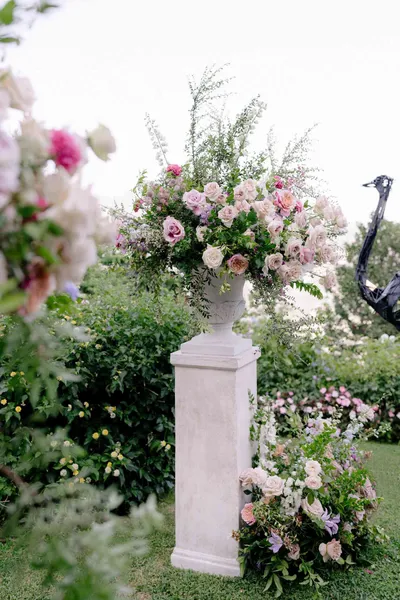   composition florale pastel et rose