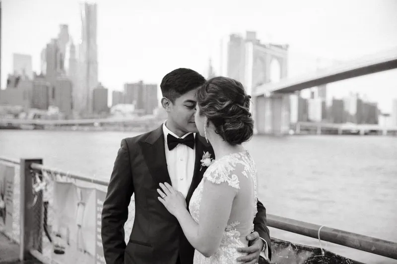   ג'ואנה וגייב מצלמים דיוקנאות זוגיים מול קו הרקיע של ניו יורק