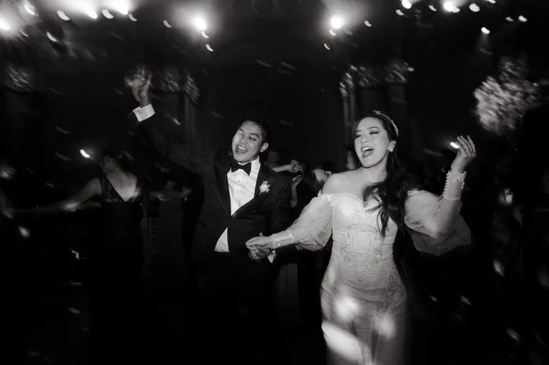   Joanna i Gabe plešu na kraju svoje bračne noći