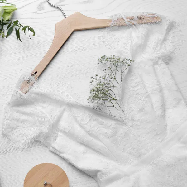 1 人の花嫁が 6 週間で自分のウェディング ドレスを編む