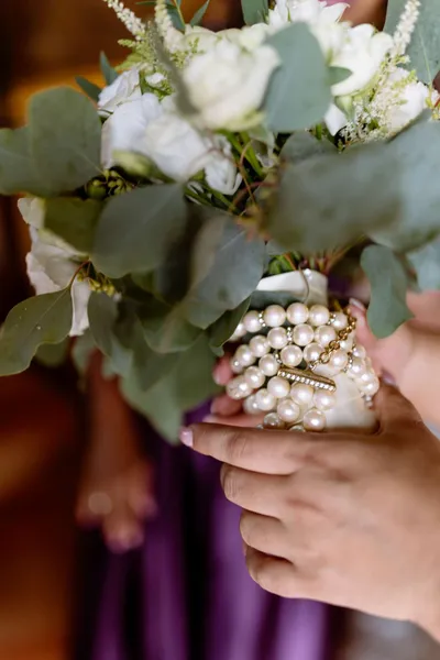   Vaaleanpunainen's bouquet wrapped in peals