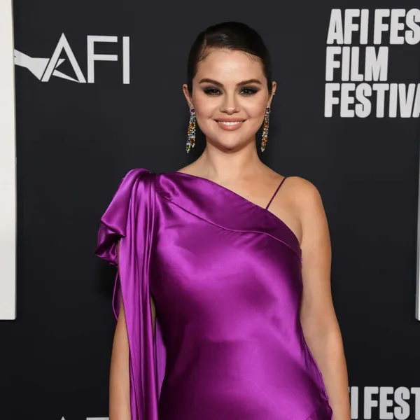 Selena Gomez gooide zichzelf een 30e verjaardagsfeestje met bruiloftsthema