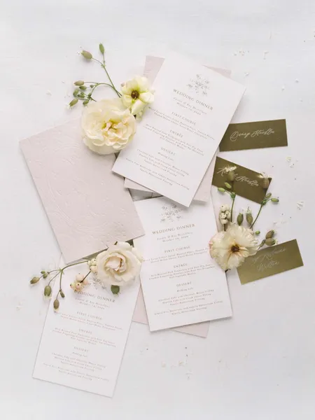   Grâce et JP's organic invitations with a monogram and floral illustration
