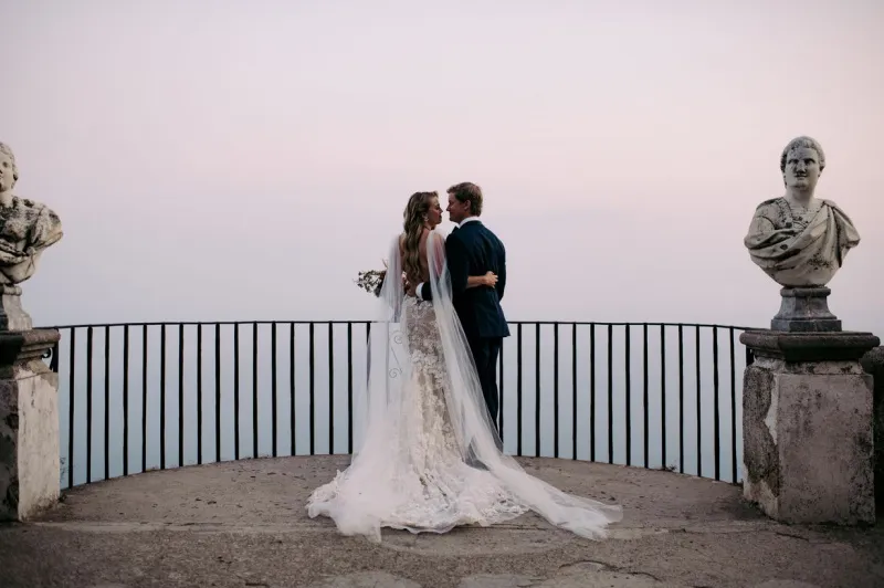   mariés avec vue sur la côte amalfitaine