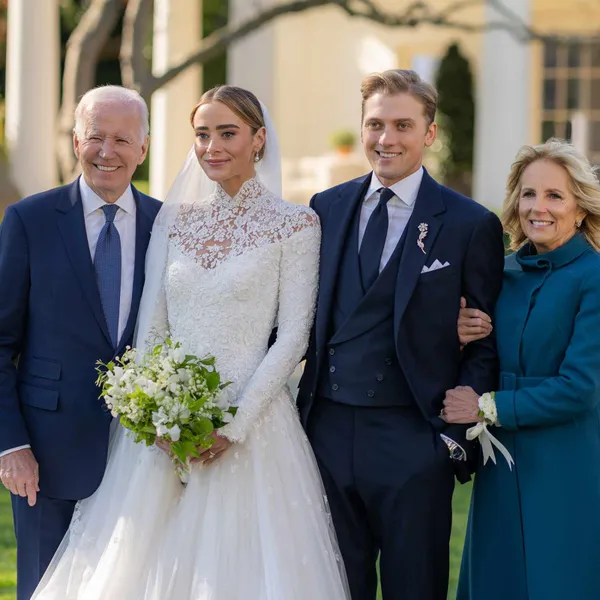 Naomi Biden är gift! Här är vad vi vet om hennes bröllop i Vita huset med Peter Neal