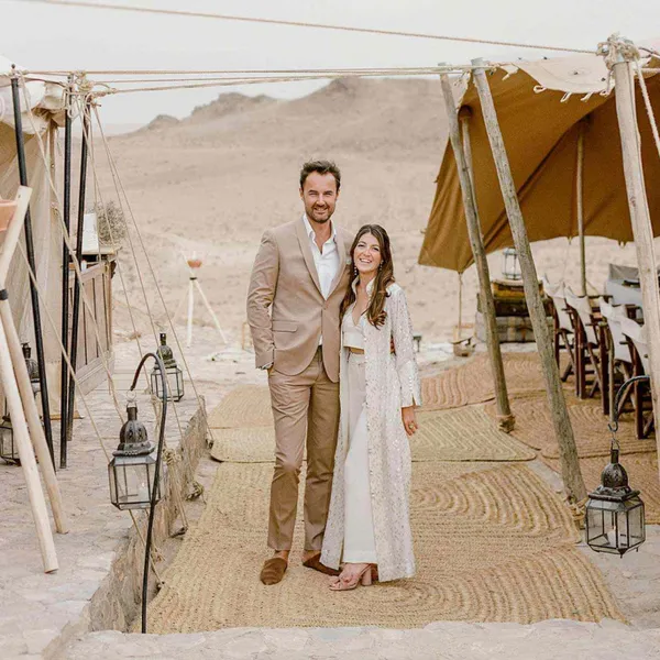Zabava dobrodošlice za vjenčanje koja je moderna u marokanskoj pustinji