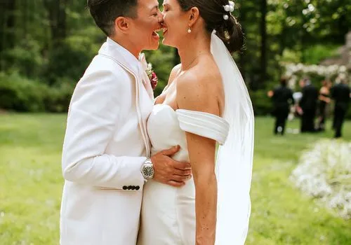 50 svadobných fotografií osôb rovnakého pohlavia, ktoré vám poskytnú všetky pocity počas mesiaca hrdosti