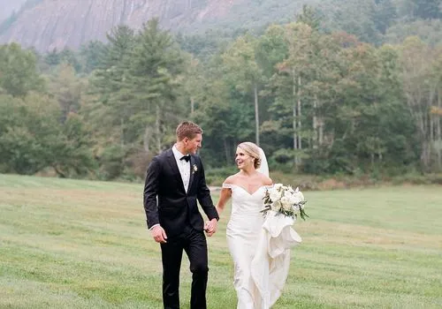 Um casamento na montanha elevada em caixas, Carolina do Norte