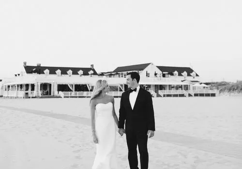 Эта нежная свадьба на пляже обязательно согреет ваше сердце