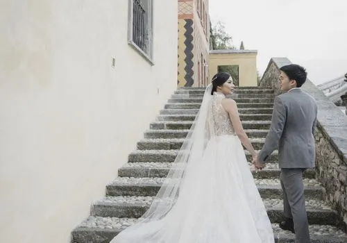 Et over-the-Top romantisk bryllup ved bredden av Comosjøen