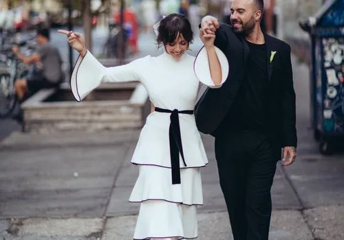 Pernikahan Gudang Brooklyn Ini Benar-Benar Keren