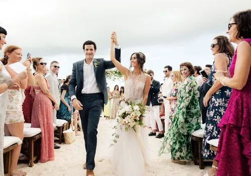 Ethereal Beach Wedding de Danielle Snyder, fondatrice de Dannijo, à Harbour Island
