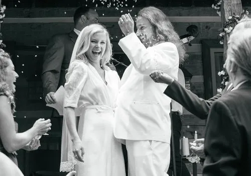 Cerimônia de casamento surpresa de Roy Orbison Jr. e Asa Hallgren