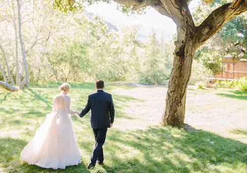 Ett blått-vitt bröllop på en ranch i Kalifornien