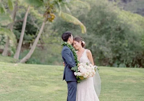 Un mariage tropical sur l'île natale de la mariée, à Oahu