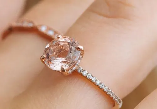 69 zaročni prstani iz roza zlata za vsak nevestin slog