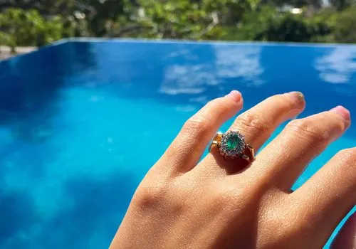 35 eleganti smaragda saderināšanās gredzeni
