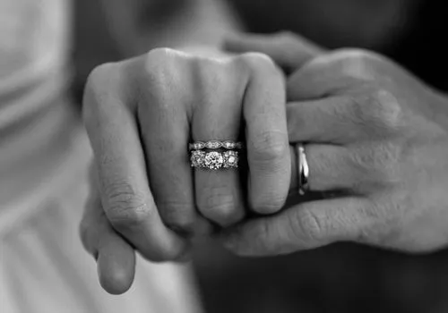 Iznenađujuća povijest zaručničkih prstenova