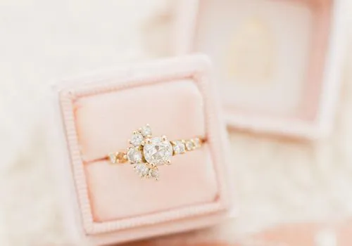 Come aggiornare il diamante nel tuo anello di fidanzamento ... senza sensi di colpa