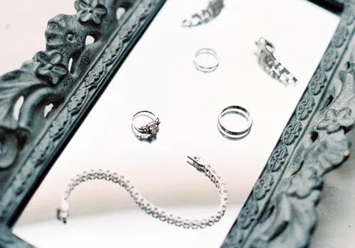 Jak čistit stříbrné šperky doma, podle odborníků