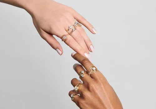 De Beers je prvič predstavil deset / deset kolekcij prstanov z neodvisnimi oblikovalci