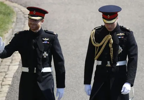 Què significa tota medalla sobre l'uniforme del príncep Harry