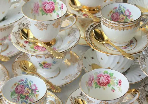 Mọi điều bạn cần biết về việc lập kế hoạch tổ chức tiệc trà cô dâu