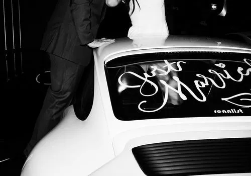 Thông báo về cặp đôi mới: David's Bridal và The Black Tux vừa công bố sự hợp tác