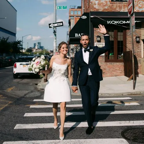 20 elegantes vestidos de novia para una boda en la ciudad