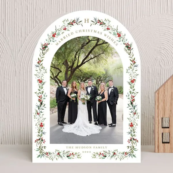 Как да превърнете вашите годежни и сватбени снимки във великолепни празнични картички
