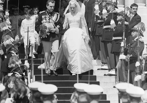Mirant enrere a les fotos de casament de Grace Kelly i el príncep Rainier