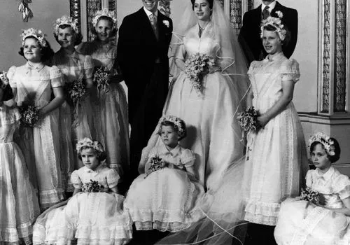 5 nàng dâu hoàng gia không bước xuống lối đi với cha của họ